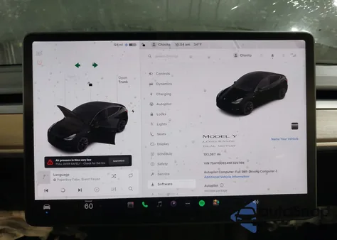 2022 Tesla Model Y Long Range Dual Motor All-Wheel Drive z USA, uszkodzony, nr VIN 7SAYGDEE4NF320766